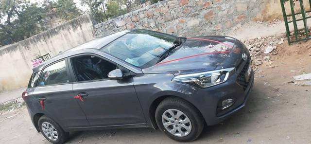 https://images10.gaadi.com/usedcar_image/4595114/original/processed_c021ad58-3ea5-4c80-aca7-086c385956a3.jpg?imwidth=6401