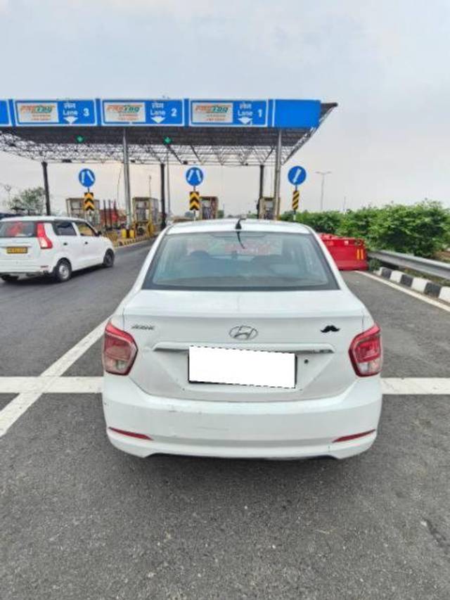 https://images10.gaadi.com/usedcar_image/4595138/original/processed_488dd98c-4417-45ca-a522-42aa855abff6.jpg?imwidth=6401