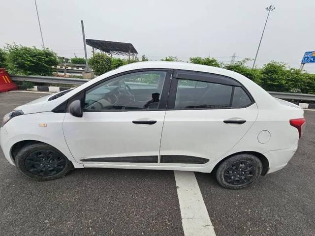 https://images10.gaadi.com/usedcar_image/4595138/original/processed_58699b50-5375-4b05-a617-ee0c42d05ebb.jpg?imwidth=6402