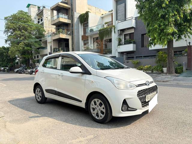https://images10.gaadi.com/usedcar_image/4595144/original/processed_eaf322f0feaf9d1ae56979538efa12d9.jpg?imwidth=6400
