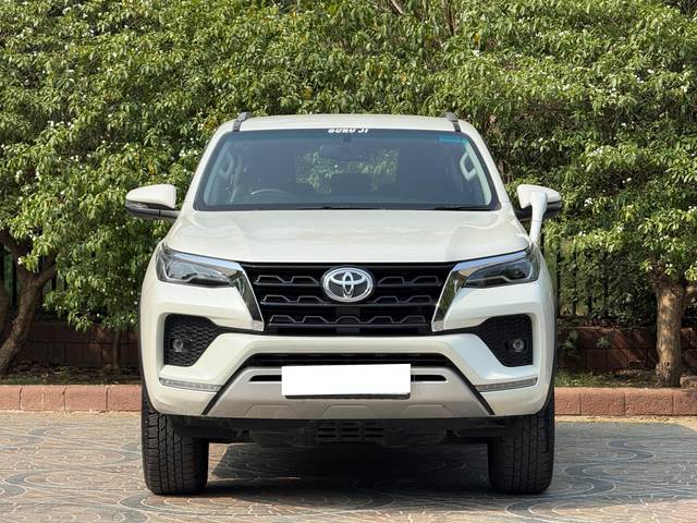 https://images10.gaadi.com/usedcar_image/4595146/original/processed_767a2697826d3c36cd72ac9befadb123.jpg?imwidth=6402