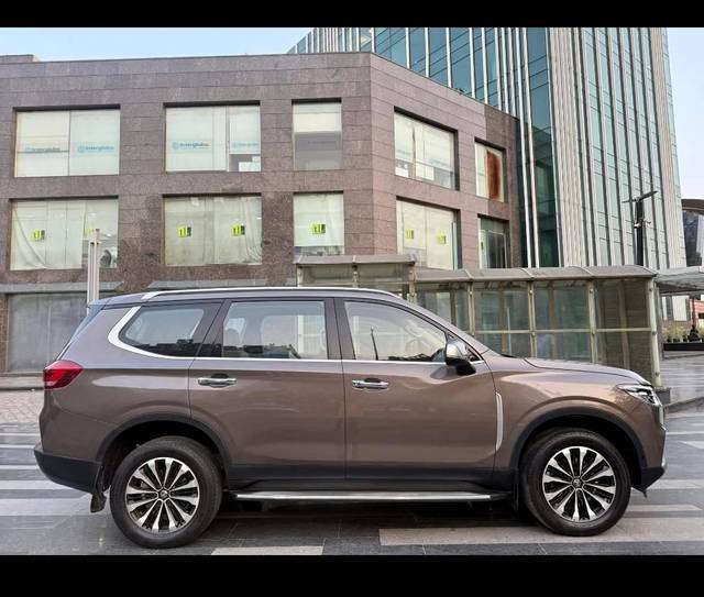 https://images10.gaadi.com/usedcar_image/4595157/original/processed_9d10e00728abe358102ebf7d6589a398.jpg?imwidth=6401
