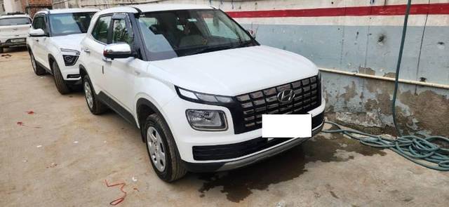 https://images10.gaadi.com/usedcar_image/4595175/original/processed_68c6a733-657b-4e7f-be13-51187fd11057.jpg?imwidth=6400