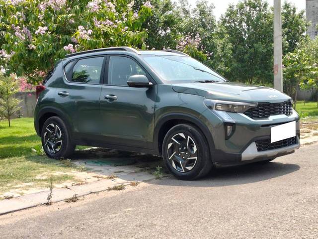 https://images10.gaadi.com/usedcar_image/4595187/original/processed_14ba81ebe684d7a92c64fcf50325616e.jpg?imwidth=6402