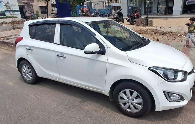https://images10.gaadi.com/usedcar_image/4595188/original/processed_61c4f3f7-74fd-4a7a-b68e-18cfac75052f.jpg?imwidth=6400