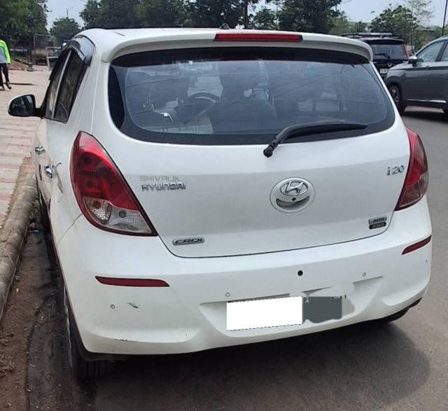 https://images10.gaadi.com/usedcar_image/4595188/original/processed_e73b8959-92b4-414d-920c-16a19cc0cd5e.jpg?imwidth=6401