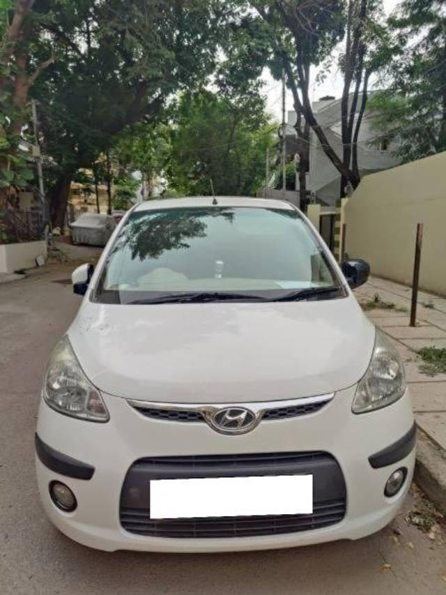 https://images10.gaadi.com/usedcar_image/4595189/original/processed_8b9a6025-f16c-4c23-b51f-2aab5af9834f.jpg?imwidth=6402