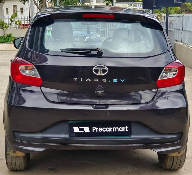 https://images10.gaadi.com/usedcar_image/4595203/original/processed_1be548632972e81bbfb697bba7dd0de1.jpeg?imwidth=6402