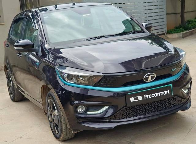 https://images10.gaadi.com/usedcar_image/4595203/original/processed_bc4deea2aade3511e739b6c1e415ffbc.jpeg?imwidth=6400
