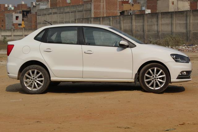 https://images10.gaadi.com/usedcar_image/4595208/original/19fcff1f89a5c3ed347914548234cd2d.JPG?imwidth=6401
