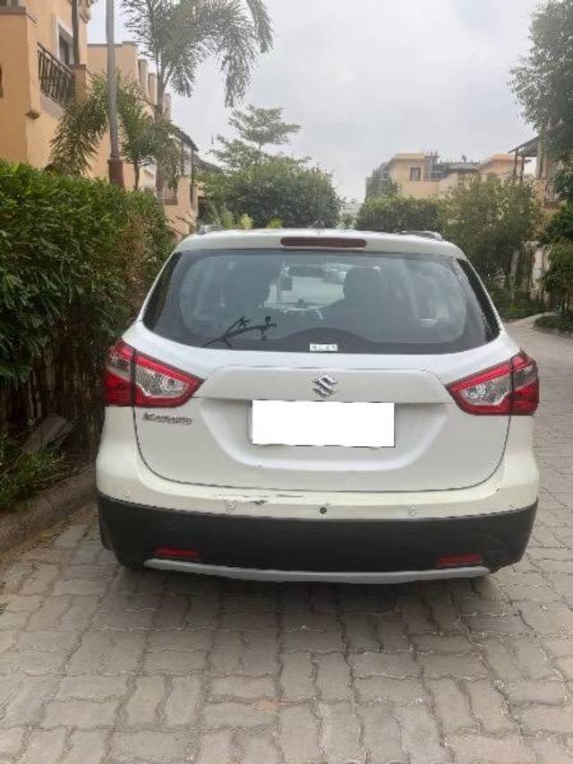 https://images10.gaadi.com/usedcar_image/4595219/original/processed_fca05cd5-4292-4e2f-badc-e5561142ee34.jpeg?imwidth=6401