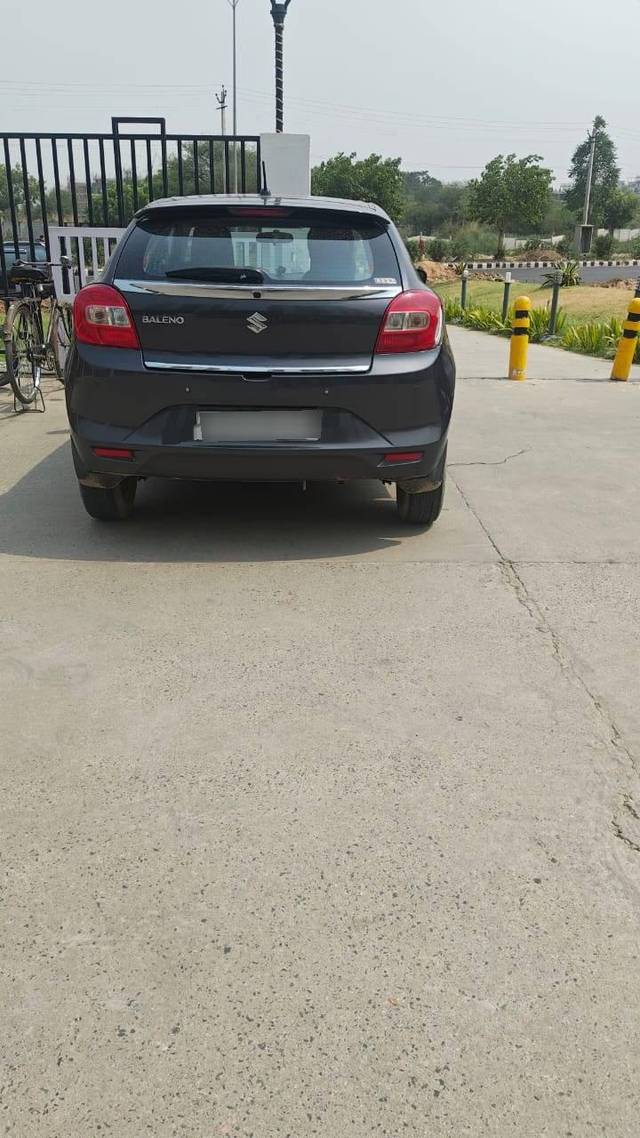 https://images10.gaadi.com/usedcar_image/4595237/original/processed_bfc19ff3-1703-498d-b7fc-ede09cef0e98.jpg?imwidth=6401