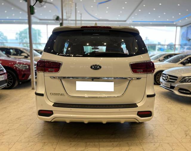 https://images10.gaadi.com/usedcar_image/4595308/original/processed_49df2afe373f6b687047709748a65b6d.jpg?imwidth=6402