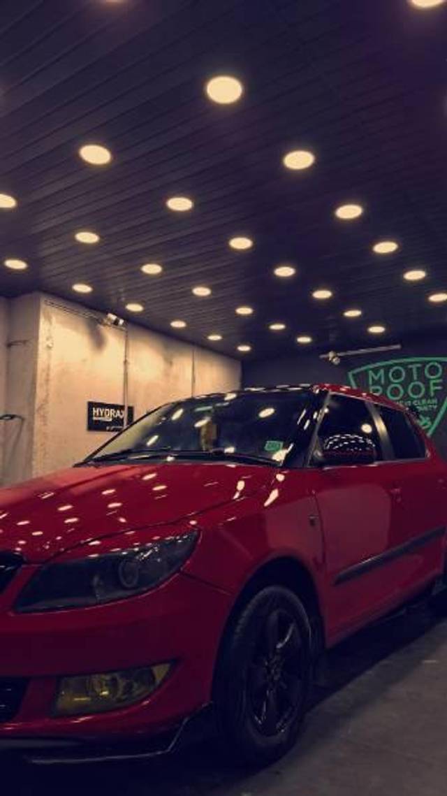 https://images10.gaadi.com/usedcar_image/4595324/original/processed_f44607b3-4a1c-4cb7-9cb1-80e7fdcf1901.jpg?imwidth=6402