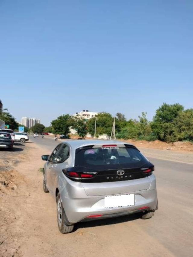 https://images10.gaadi.com/usedcar_image/4595365/original/processed_32c7024c-4673-4cba-b715-21df115fdbde.jpg?imwidth=6402
