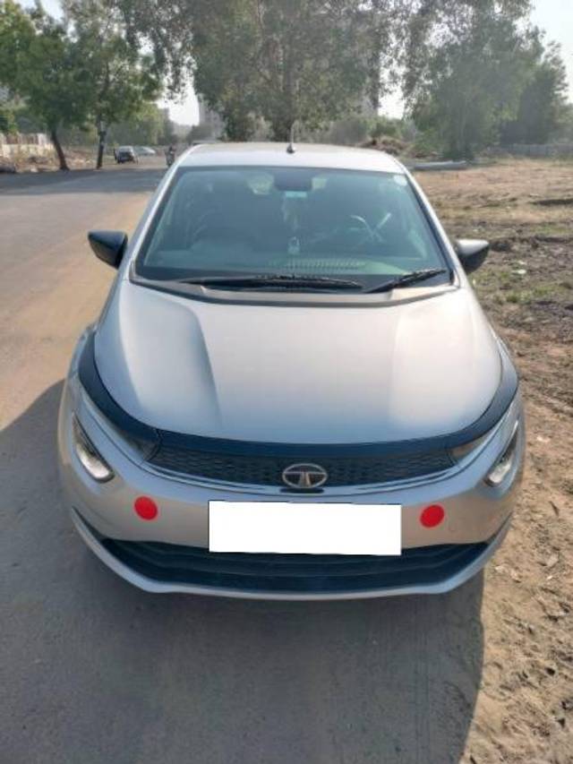 https://images10.gaadi.com/usedcar_image/4595365/original/processed_cc408f28-bbb0-4da7-8ac0-79fef2a72344.jpg?imwidth=6401
