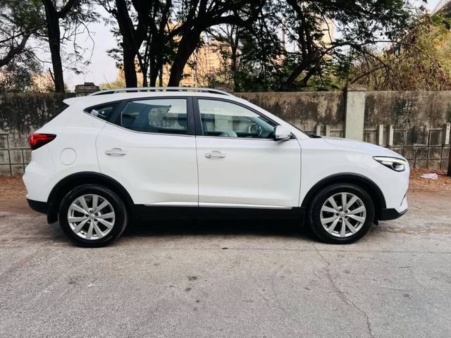 https://images10.gaadi.com/usedcar_image/4595437/original/6b6a08fd7aad5cc2f9247c9ac549398a.jpg?imwidth=6401