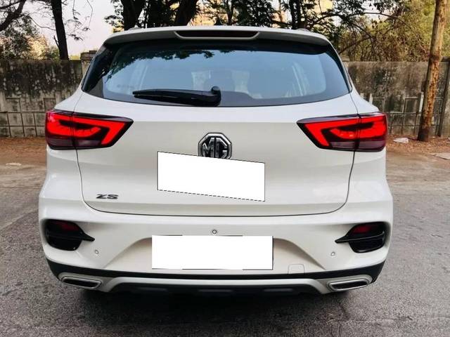 https://images10.gaadi.com/usedcar_image/4595437/original/processed_e2281f943bd80c8d69fca0c112b6b97a.jpg?imwidth=6402