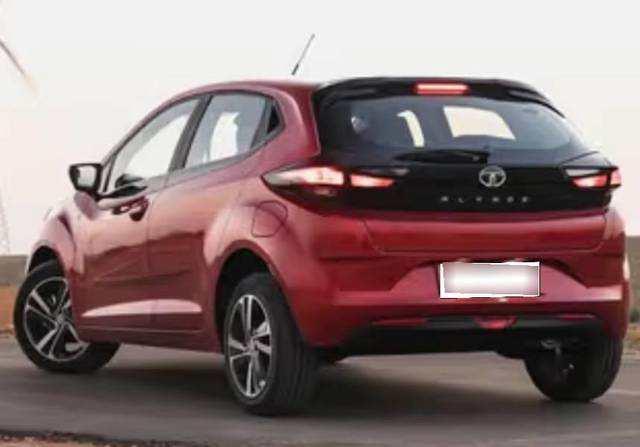 https://images10.gaadi.com/usedcar_image/4595442/original/processed_processed_66a702c4-bedc-491d-a3e8-a9f9572188ac.jpeg?imwidth=6401