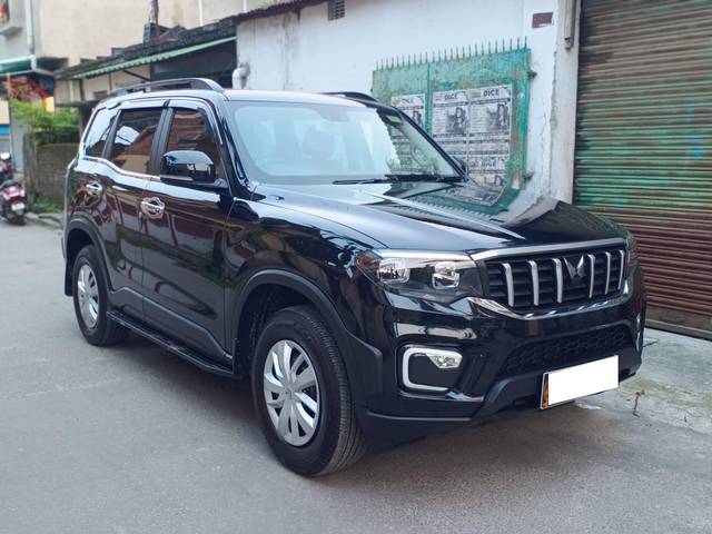 https://images10.gaadi.com/usedcar_image/4595444/original/processed_150af26c22682e429ac19a4bcb4013e4.jpg?imwidth=6400