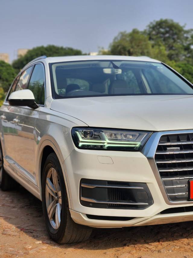 https://images10.gaadi.com/usedcar_image/4595454/original/82258bc90557b0cbd5d0f40592eb7094.jpg?imwidth=6401