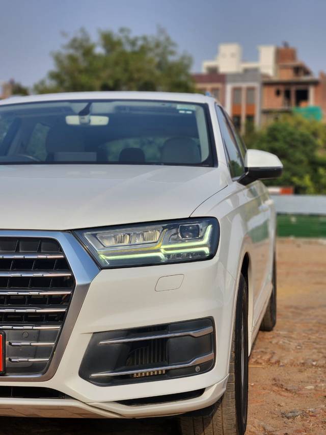 https://images10.gaadi.com/usedcar_image/4595454/original/c4d046d8624e6787061e31327040760c.jpg?imwidth=6400