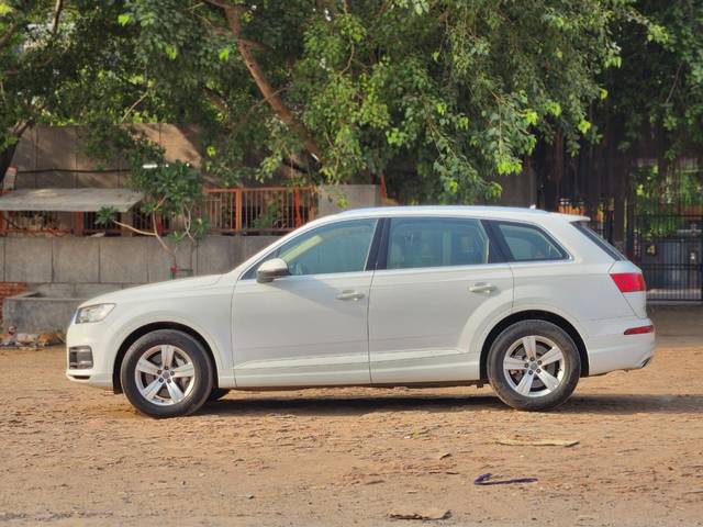https://images10.gaadi.com/usedcar_image/4595454/original/c6257f55945611c0ebb16514d482ab14.jpg?imwidth=6402