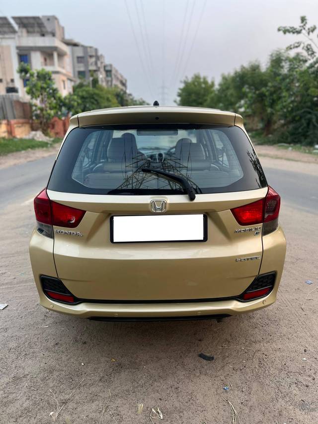 https://images10.gaadi.com/usedcar_image/4595465/original/processed_30263f50d2854da84e384f42e1d10af0.jpg?imwidth=6401