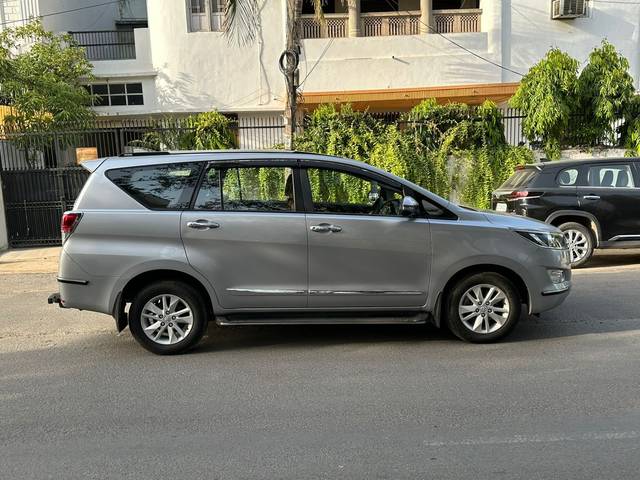 https://images10.gaadi.com/usedcar_image/4595471/original/e97bbfd4aba6e5c3f46a60cac75c730a.jpg?imwidth=6401