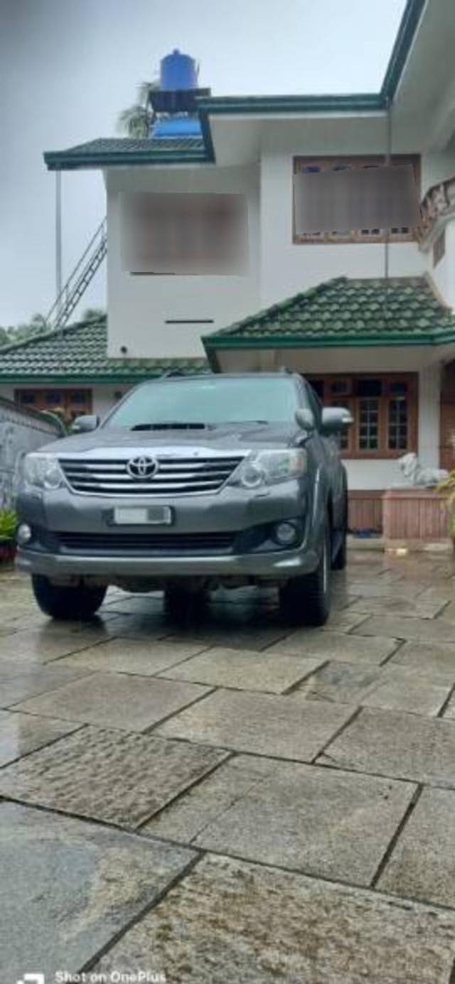 https://images10.gaadi.com/usedcar_image/4595473/original/processed_5432421d-930d-4a24-8d54-b7cecc81136c.jpeg?imwidth=6401