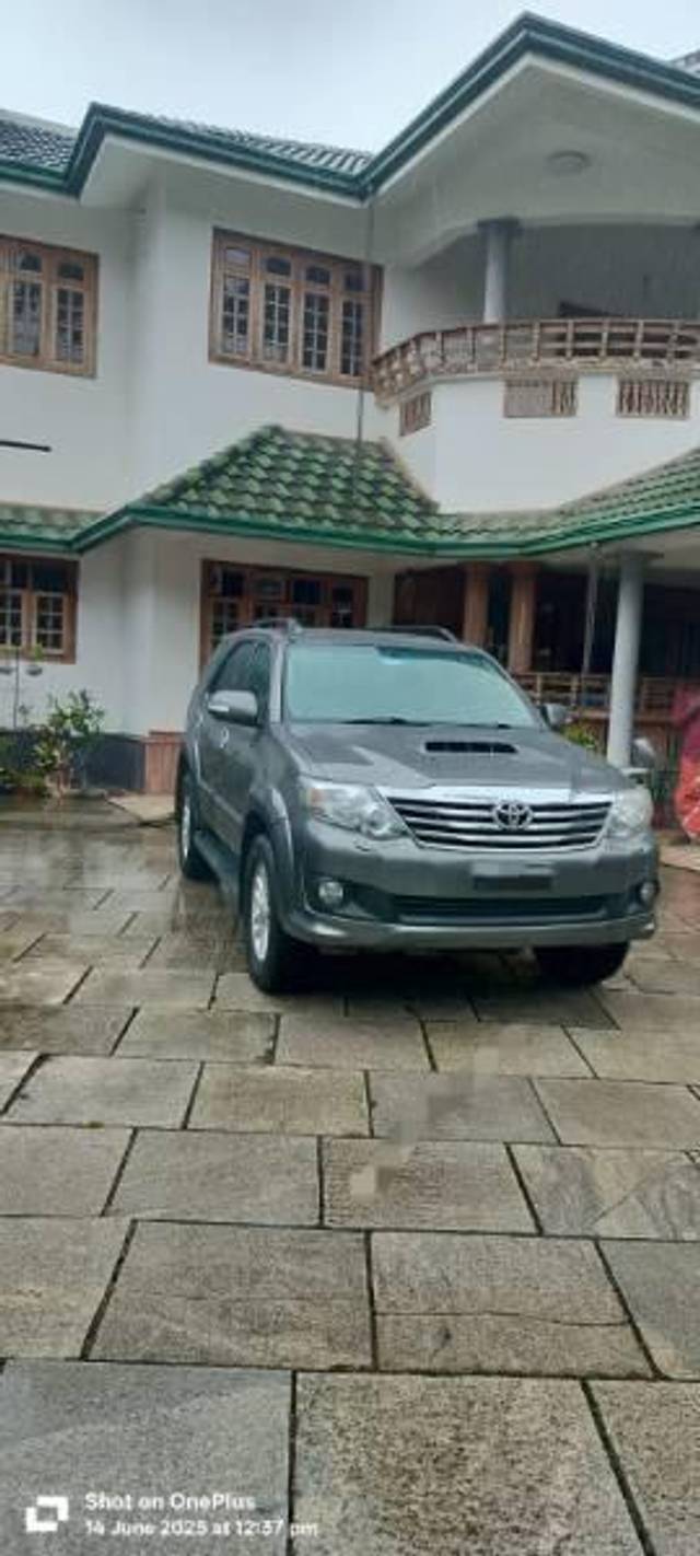 https://images10.gaadi.com/usedcar_image/4595473/original/processed_bee0718a-9fc0-445d-b1a3-b7e70b8082b3.jpeg?imwidth=6402