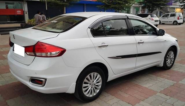 https://images10.gaadi.com/usedcar_image/4595476/original/processed_0a9122df0084c0e7c9b36381bcfaaa9e.jpg?imwidth=6402