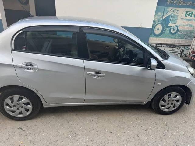 https://images10.gaadi.com/usedcar_image/4595480/original/processed_ba6598e5-a367-462f-9f41-d5eba99cb8db.jpeg?imwidth=6401