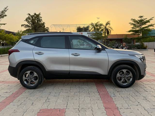 https://images10.gaadi.com/usedcar_image/4595550/original/processed_2fbad3a1-04a5-4b9b-b612-8821f2687202.jpg?imwidth=6401