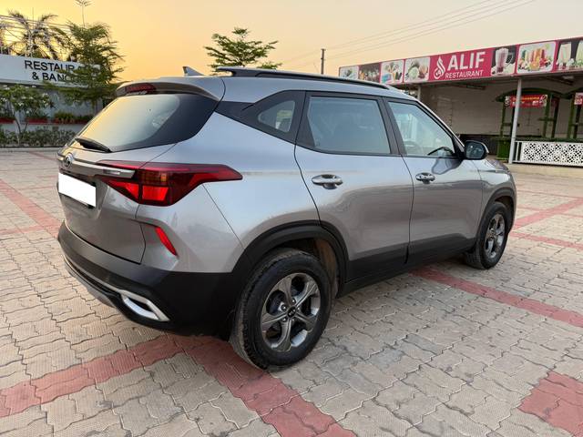 https://images10.gaadi.com/usedcar_image/4595550/original/processed_b0a1d1f8-f28a-410c-a902-fd52a8b5a71e.jpg?imwidth=6402