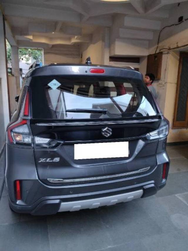 https://images10.gaadi.com/usedcar_image/4595557/original/processed_26daaf49-fede-413f-88d8-8e3eb09246bc.jpg?imwidth=6402