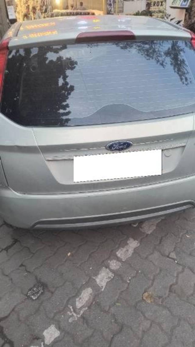https://images10.gaadi.com/usedcar_image/4595569/original/processed_c8f0e0f5-cfdd-4345-880b-a287de562917.jpg?imwidth=6402