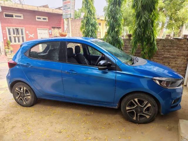 https://images10.gaadi.com/usedcar_image/4595581/original/processed_9899e45d-bf8e-433b-9013-44b629fc48cd.jpg?imwidth=6401