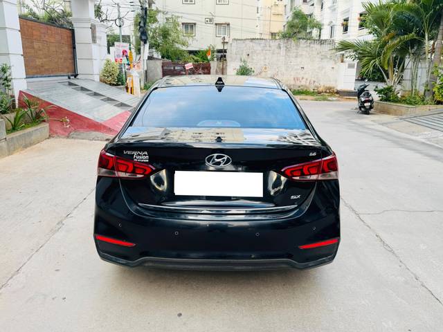 https://images10.gaadi.com/usedcar_image/4595587/original/processed_6078d1d5fa353bd2df5185cae5387e0f.jpg?imwidth=6402