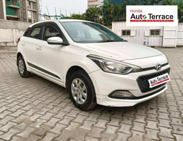 https://images10.gaadi.com/usedcar_image/4595598/original/8d2bda3f0895b43722142d3117f59099.jpeg?imwidth=6400