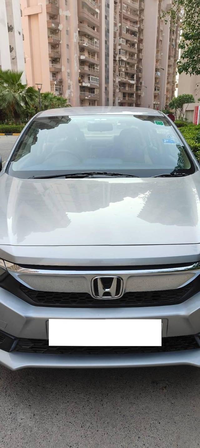https://images10.gaadi.com/usedcar_image/4595611/original/processed_a842a28b-63d0-460b-9fe3-3b0513068311.jpg?imwidth=6400
