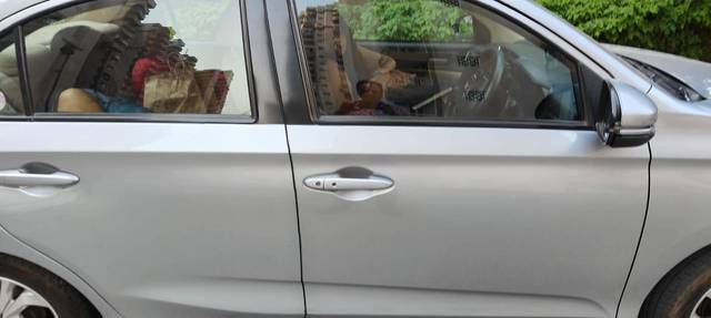 https://images10.gaadi.com/usedcar_image/4595611/original/processed_c2e06995-ce44-4691-8784-142f804e5f66.jpg?imwidth=6401