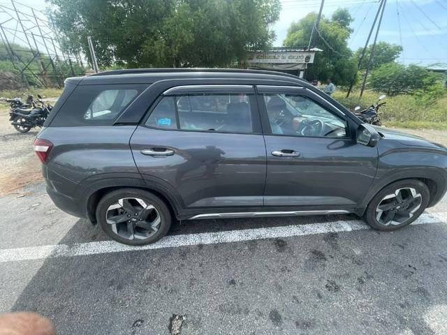 https://images10.gaadi.com/usedcar_image/4595657/original/processed_b92ba51c-eec3-472f-baec-7384965085c3.jpg?imwidth=6402