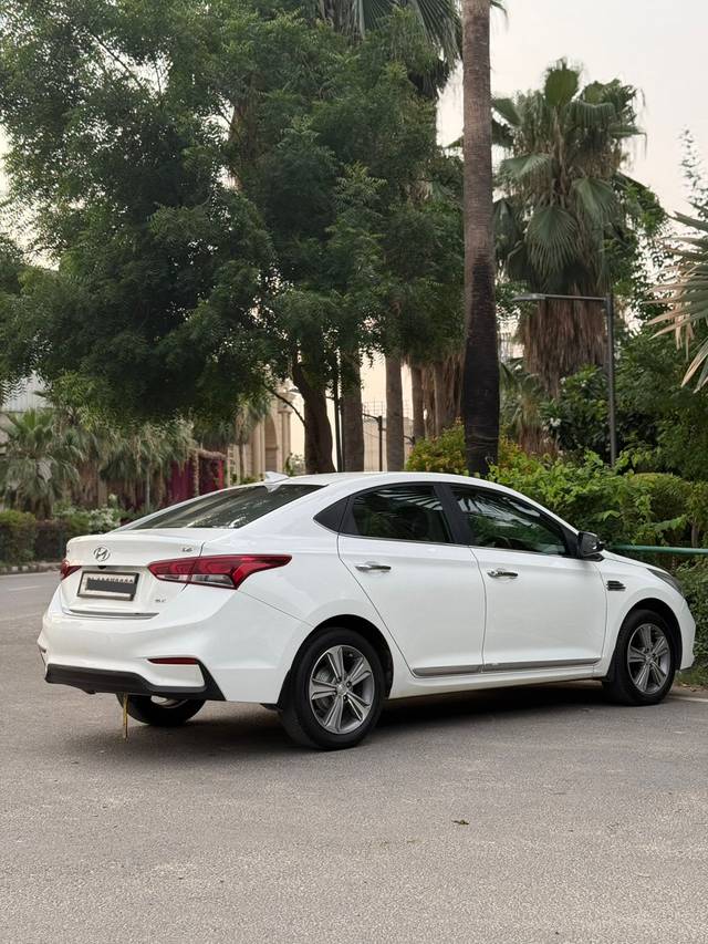https://images10.gaadi.com/usedcar_image/4595685/original/389f61358424dc51cf3b591ab8edf66e.jpg?imwidth=6402