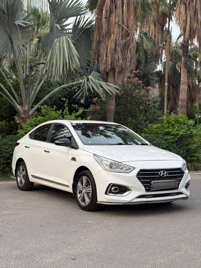 https://images10.gaadi.com/usedcar_image/4595685/original/processed_a0cfa62d2522ed1ffc020c0acf3b998e.jpg?imwidth=6400