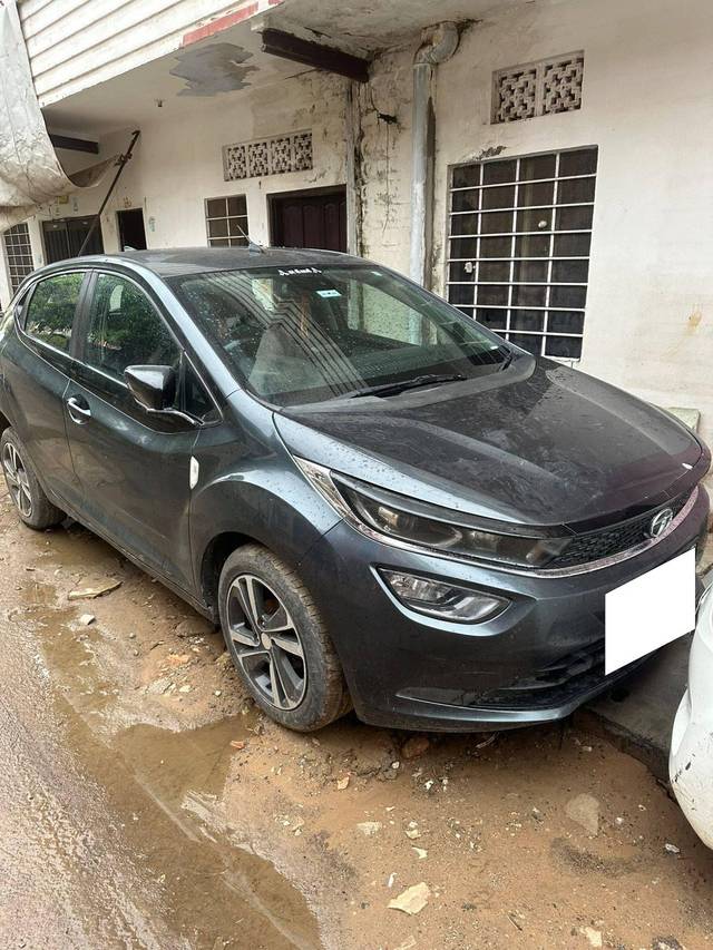 https://images10.gaadi.com/usedcar_image/4595798/original/processed_0b4ad4ca-2905-48aa-b1be-05c5e9df8a1c.jpg?imwidth=6400