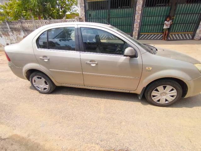 https://images10.gaadi.com/usedcar_image/4595821/original/processed_108813e5-fd59-41cd-8ec1-3c9aa3580097.jpg?imwidth=6401