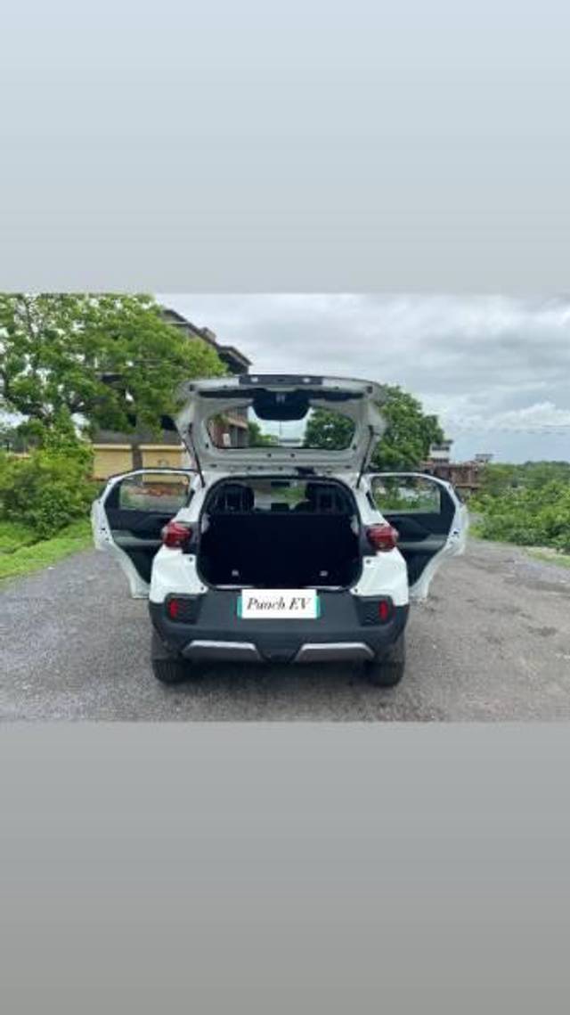 https://images10.gaadi.com/usedcar_image/4595838/original/processed_e6c59557-4b72-4962-ac3a-265e6fc553a3.jpg?imwidth=6401