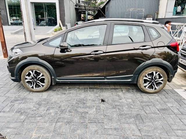 https://images10.gaadi.com/usedcar_image/4595862/original/processed_d6a75835-8258-4775-a791-3acd78a8ce0d.jpeg?imwidth=6402