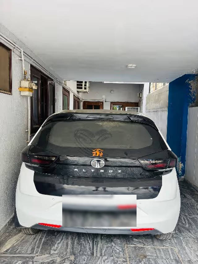 https://images10.gaadi.com/usedcar_image/4595865/original/c3137c58-1774-4b11-ace5-8ec578077fc0.png?imwidth=6401
